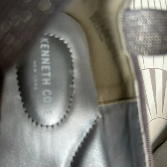 NWOT KENNETH COLE DAISY LILY PEWTER COLOR - Picture 4 of 6